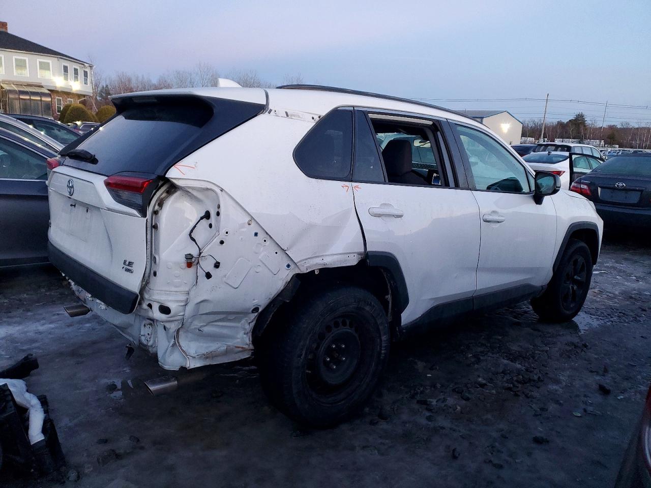 2019 TOYOTA RAV4 LE photo 3