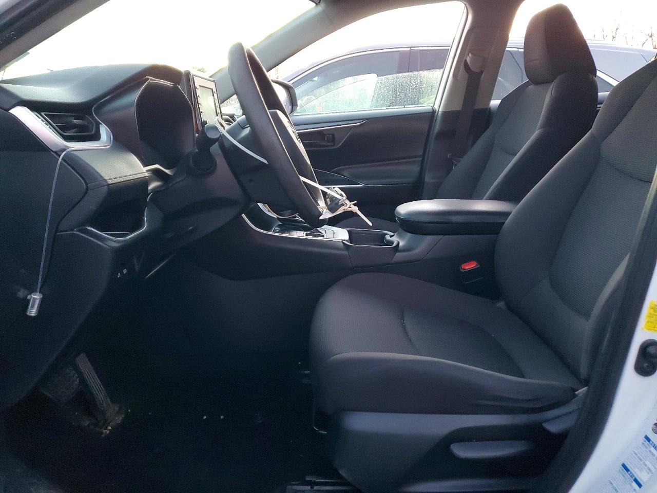 2019 TOYOTA RAV4 LE photo 7