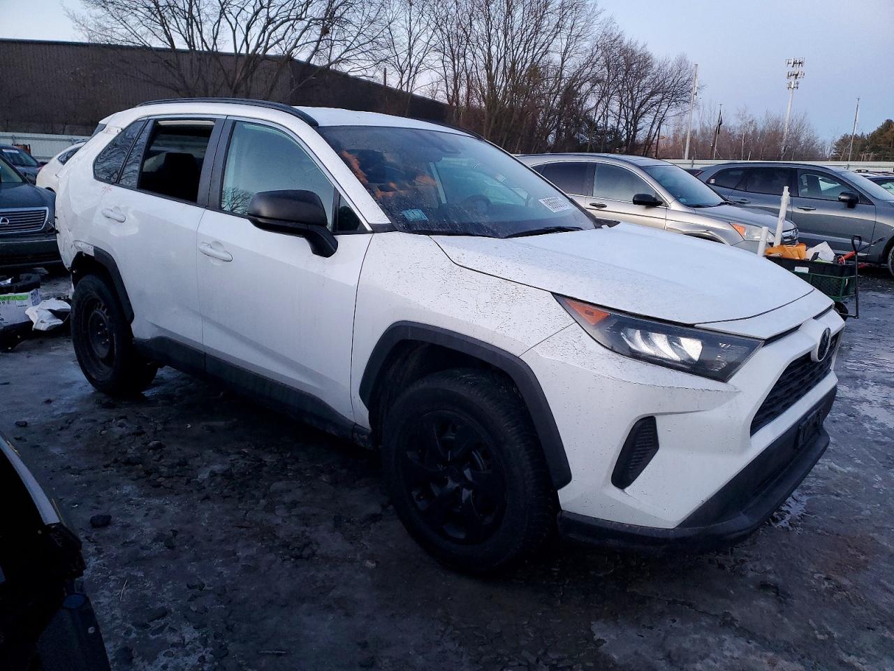 2019 TOYOTA RAV4 LE photo 4