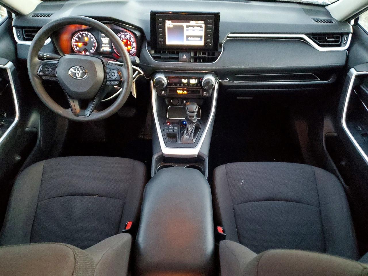 2019 TOYOTA RAV4 LE photo 8