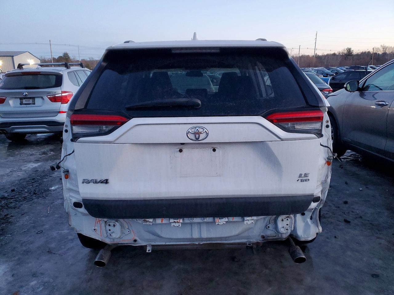 2019 TOYOTA RAV4 LE photo 6