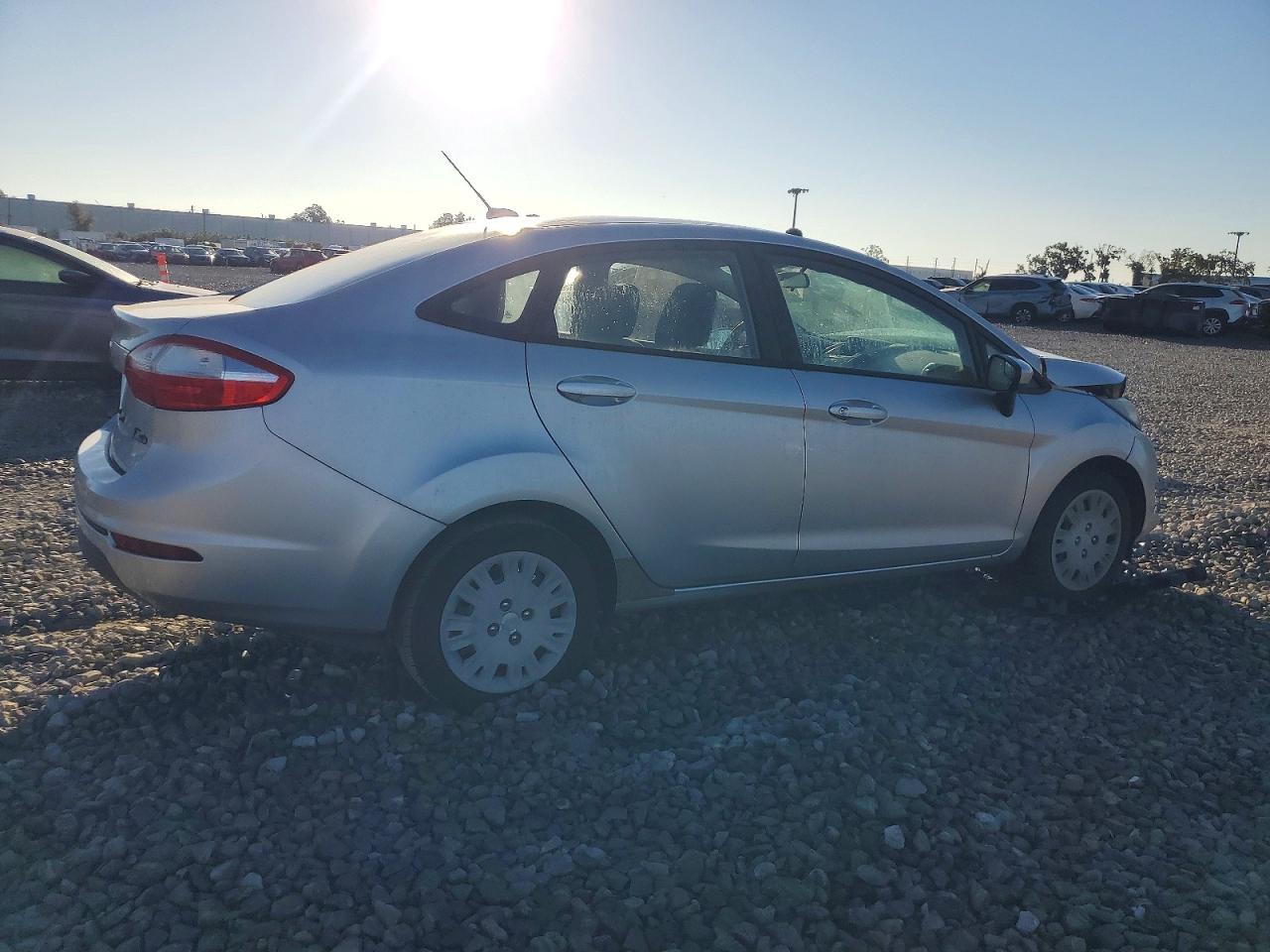 2015 FORD FIESTA S photo 3