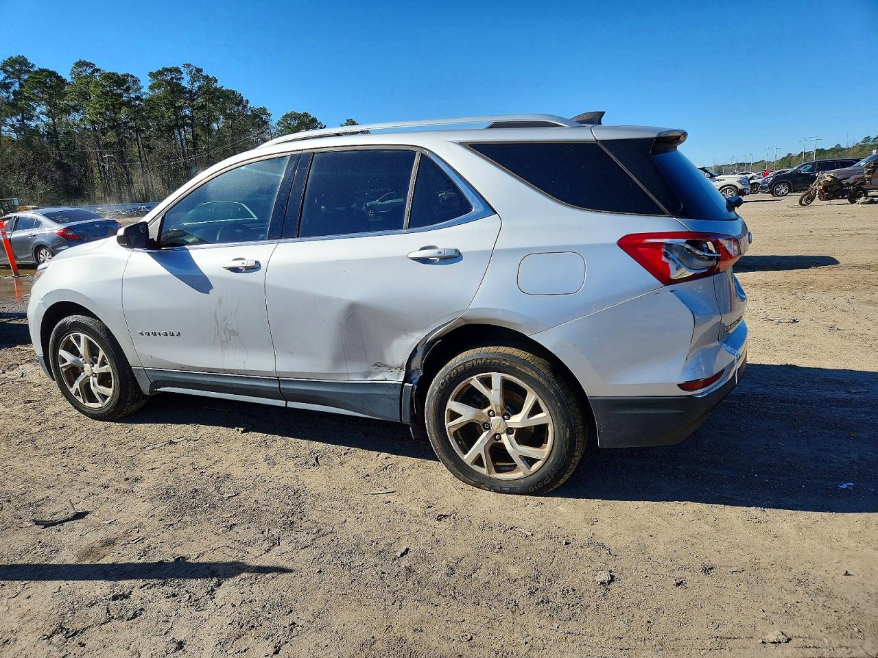 2019 CHEVROLET EQUINOX LT photo 2