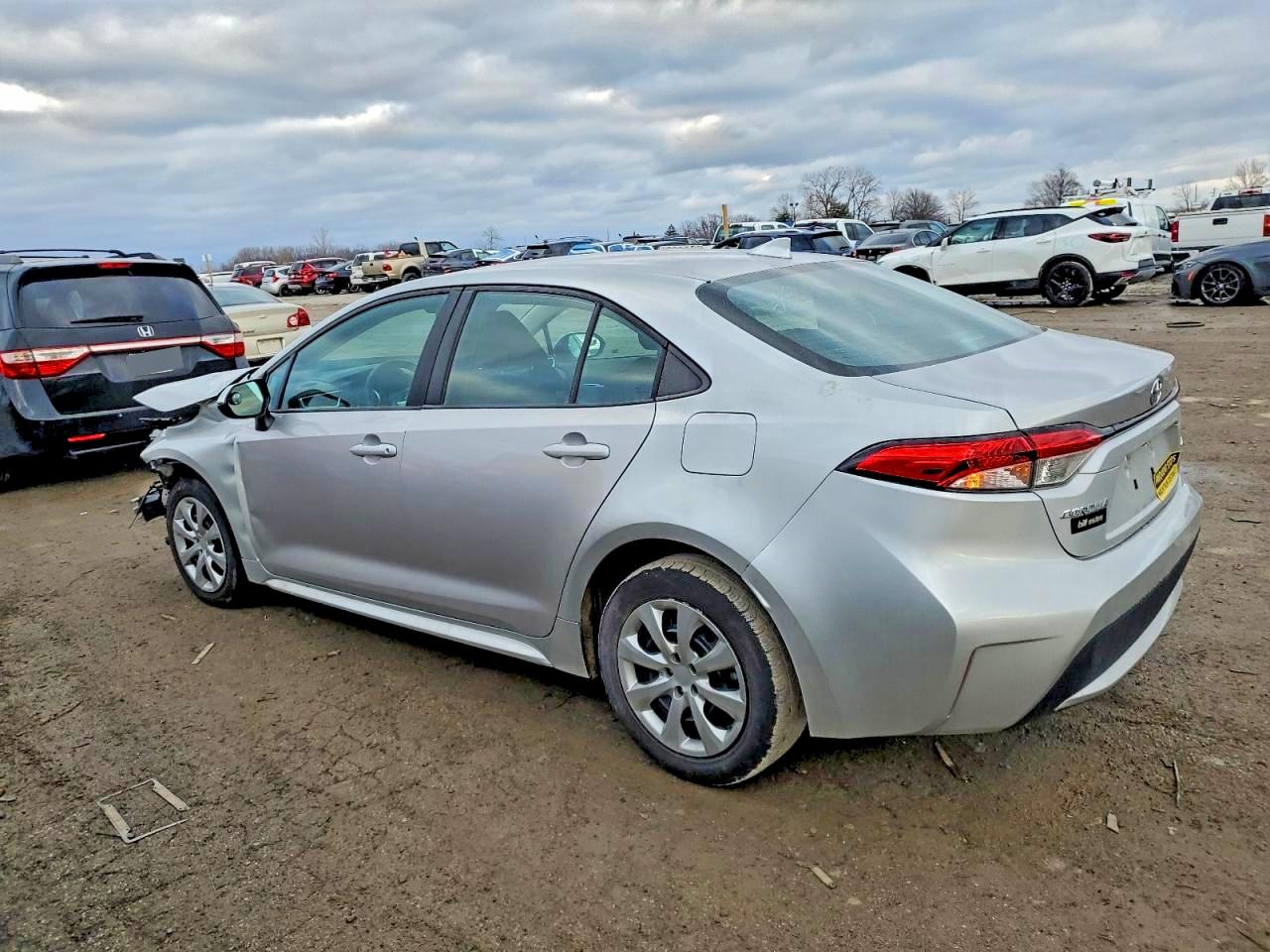 2021 TOYOTA COROLLA LE photo 2