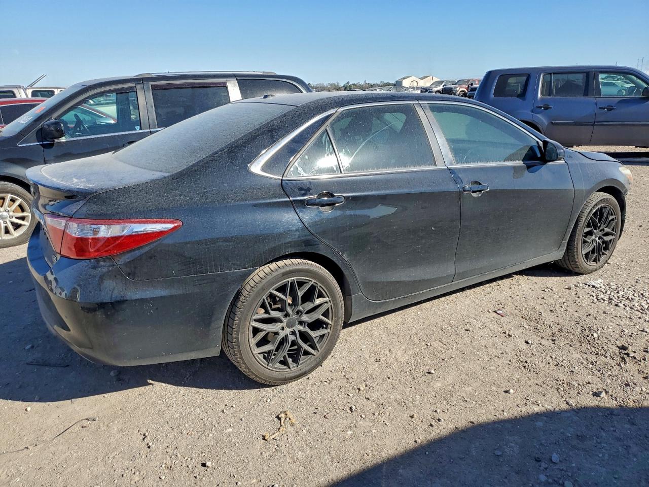 2015 TOYOTA CAMRY LE photo 3