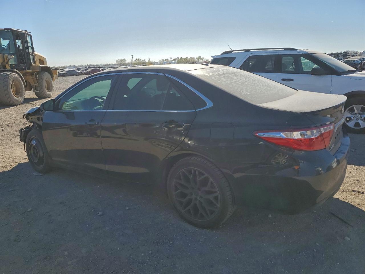 2015 TOYOTA CAMRY LE photo 2