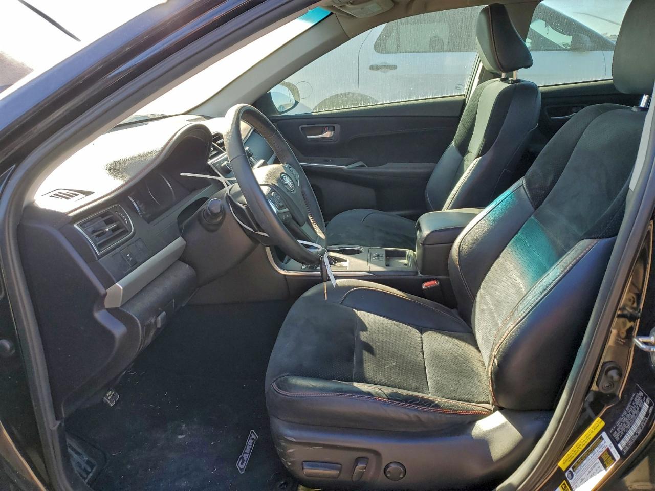 2015 TOYOTA CAMRY LE photo 7