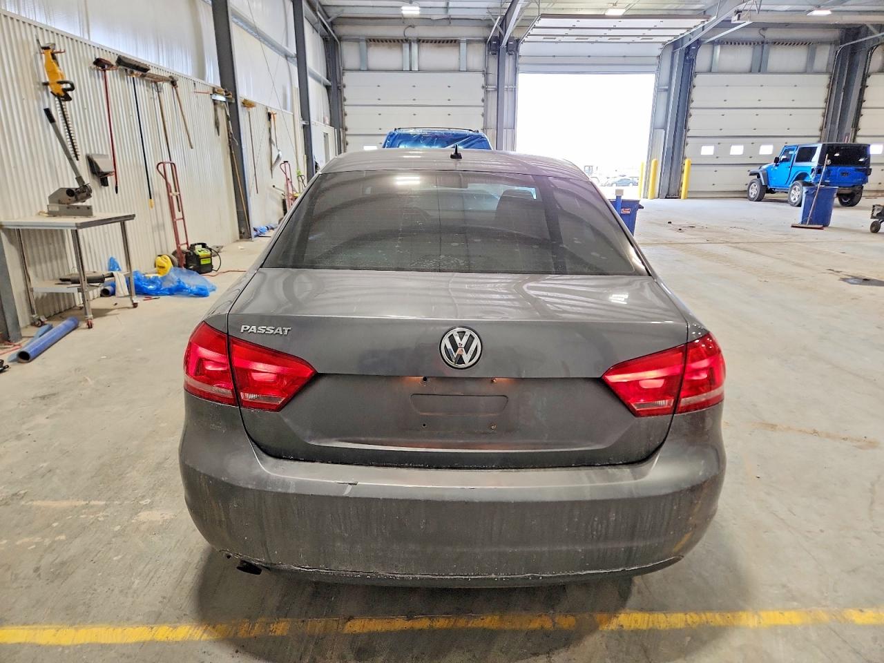 2012 VOLKSWAGEN PASSAT S photo 6