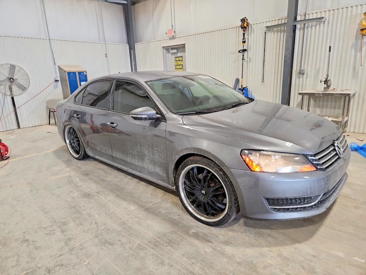 2012 VOLKSWAGEN PASSAT S photo 4