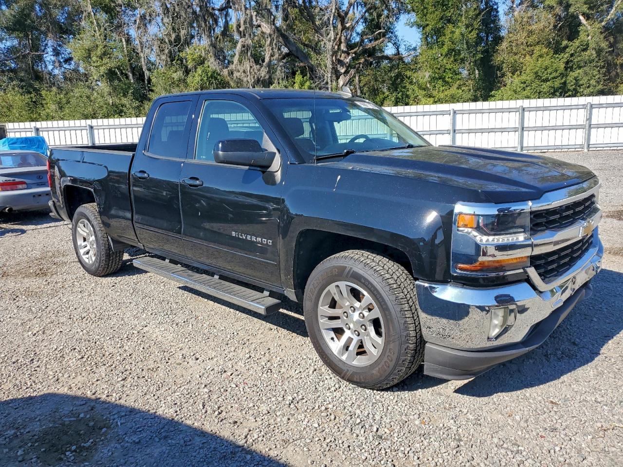 2017 CHEVROLET SILVERADO C1500 LT photo 4