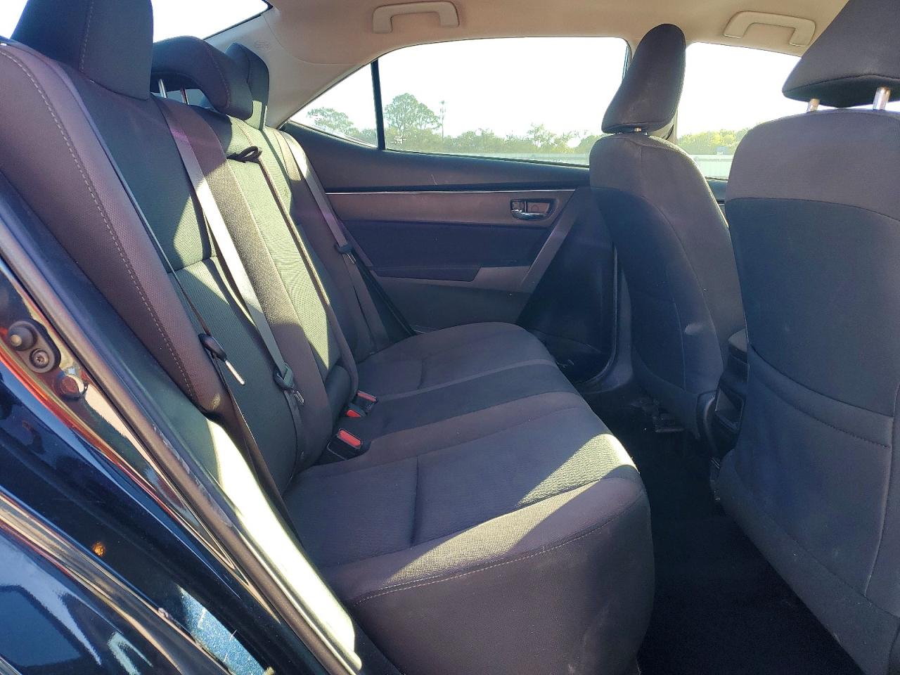 2019 TOYOTA COROLLA L photo 10