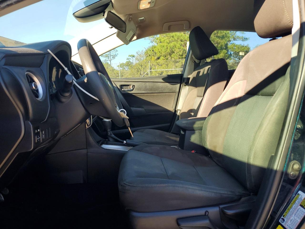 2019 TOYOTA COROLLA L photo 7