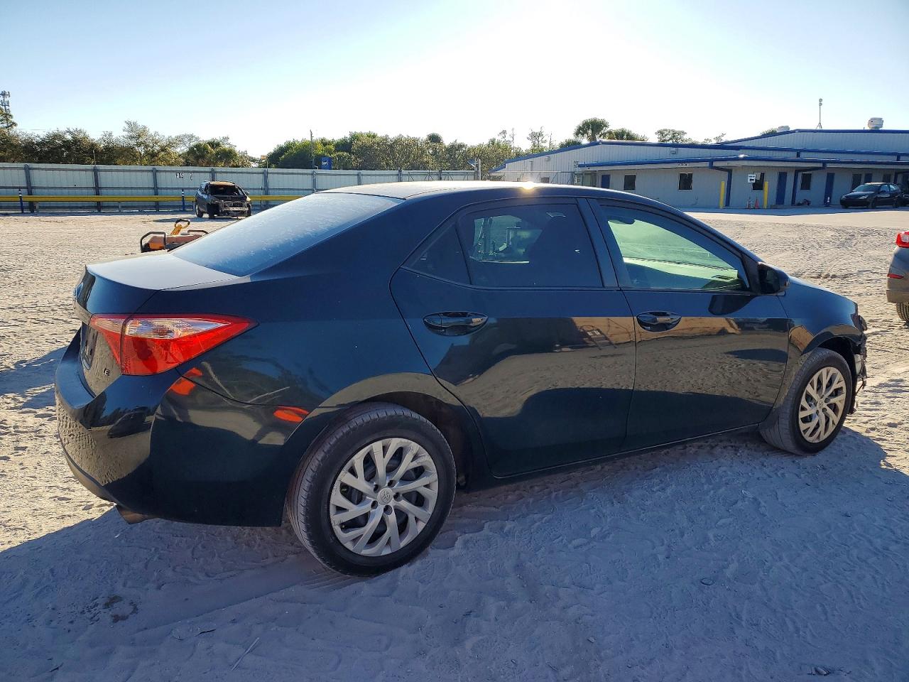 2019 TOYOTA COROLLA L photo 3