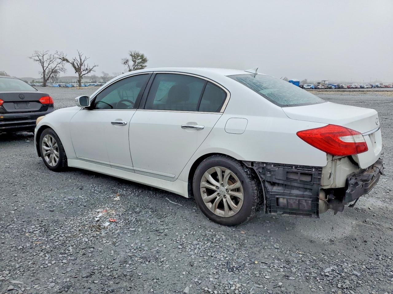 2012 HYUNDAI GENESIS photo 2