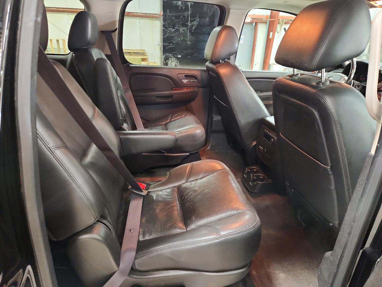 2013 CHEVROLET SUBURBAN photo 11