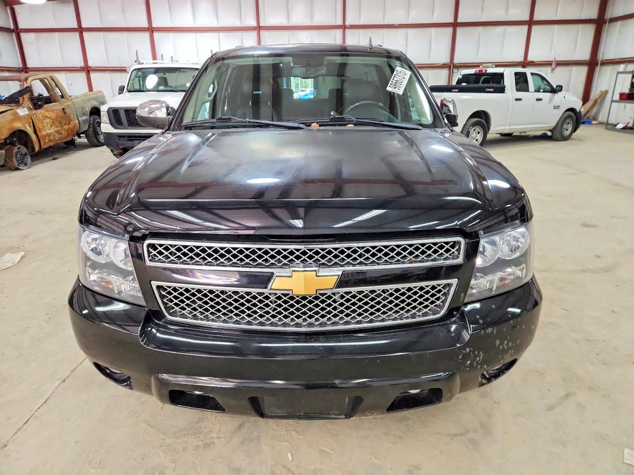 2013 CHEVROLET SUBURBAN photo 5