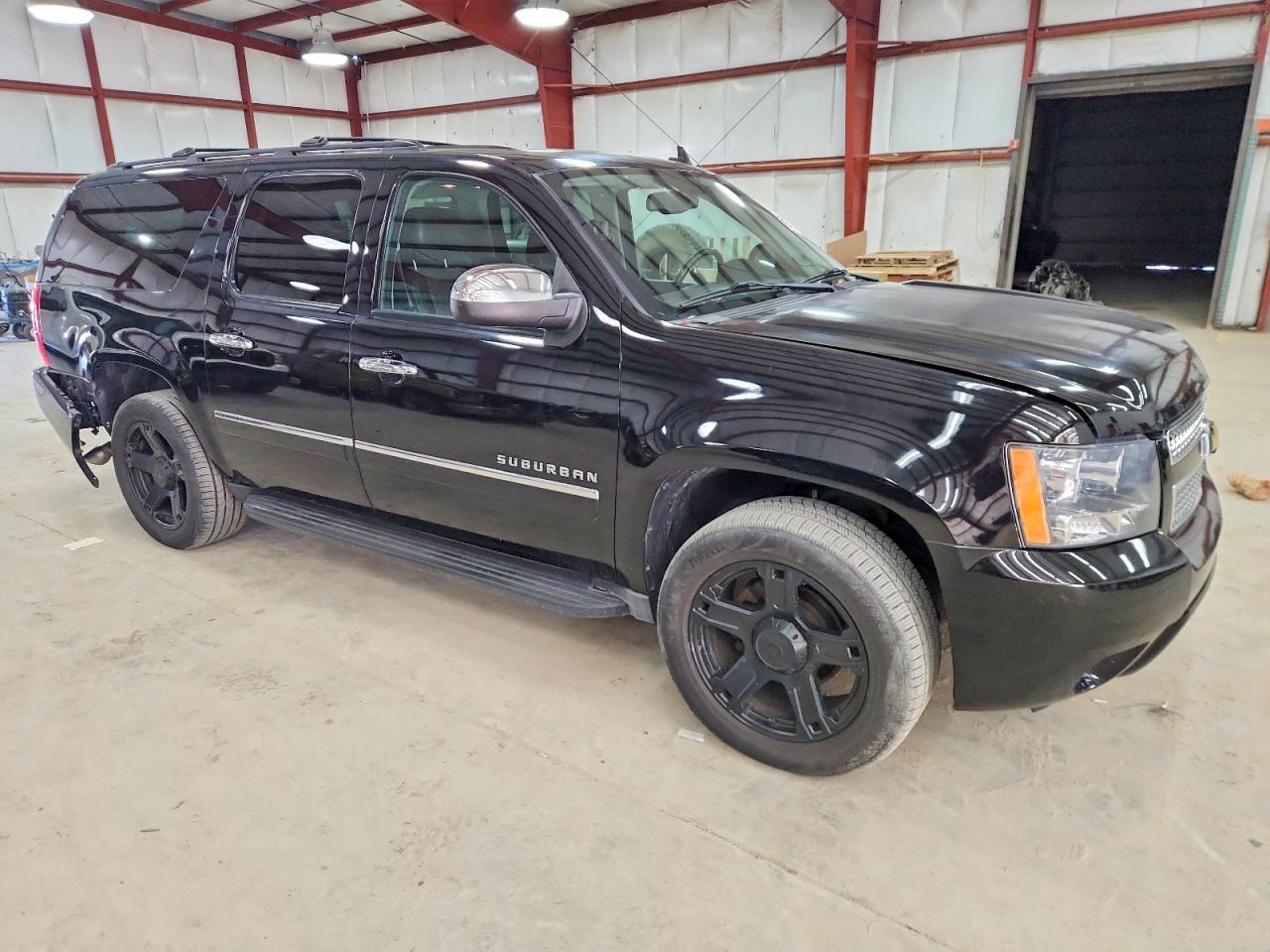 2013 CHEVROLET SUBURBAN photo 4
