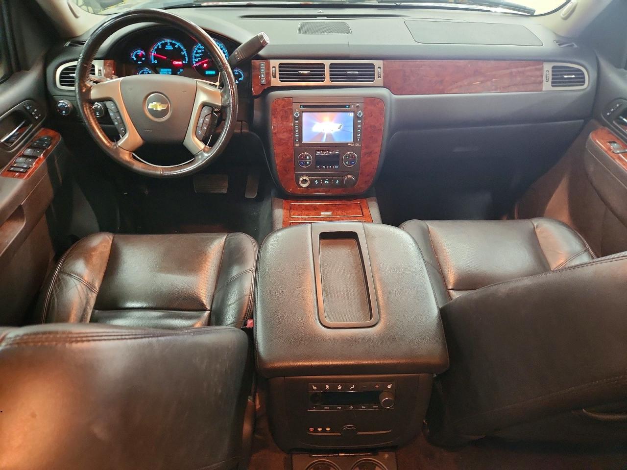 2013 CHEVROLET SUBURBAN photo 8