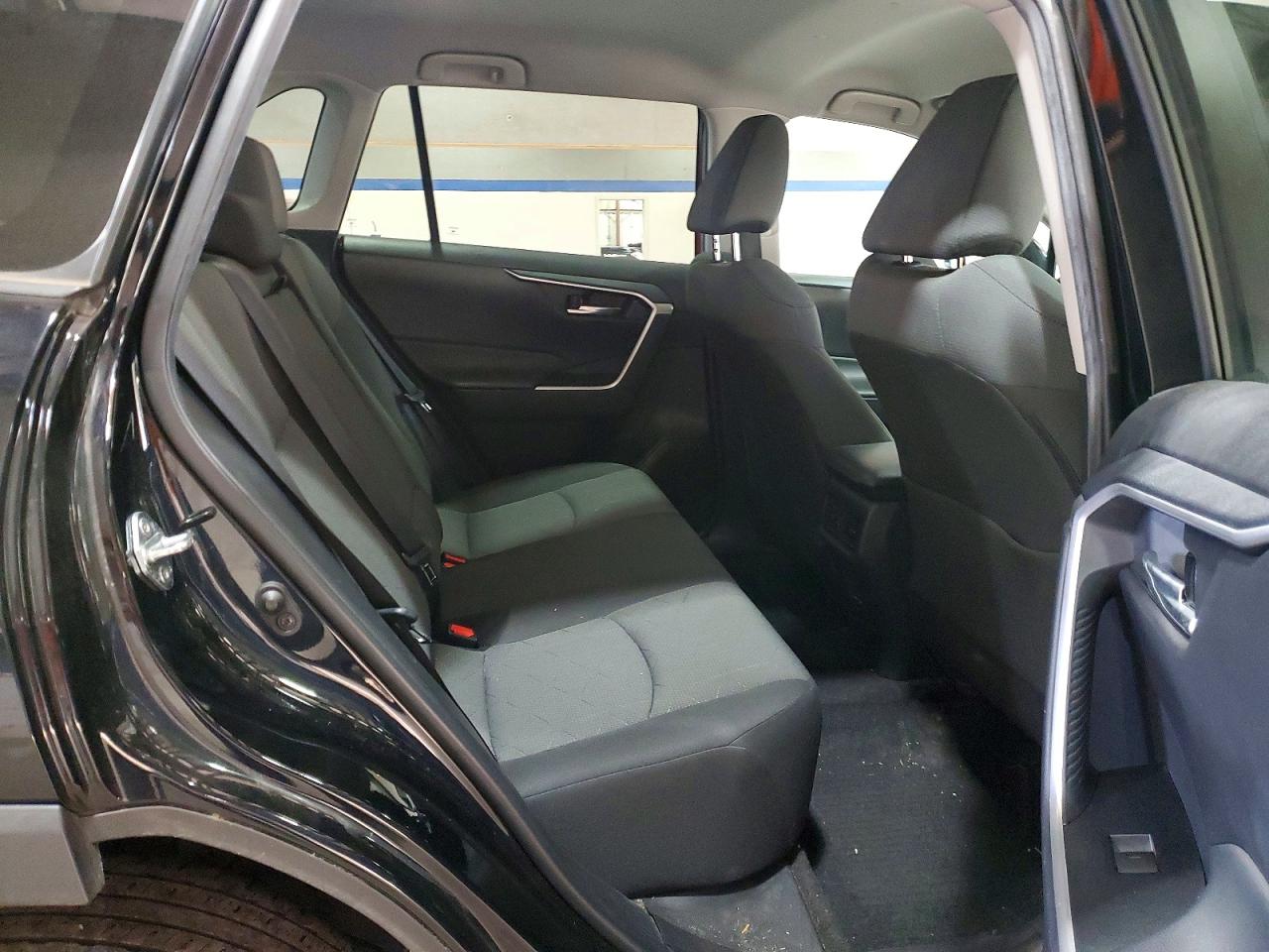 2022 TOYOTA RAV4 XLE photo 11