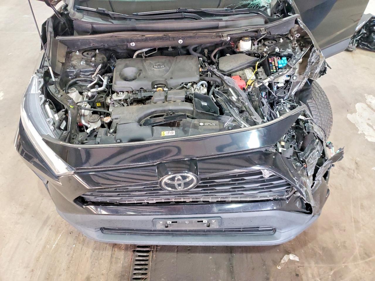 2022 TOYOTA RAV4 XLE photo 12