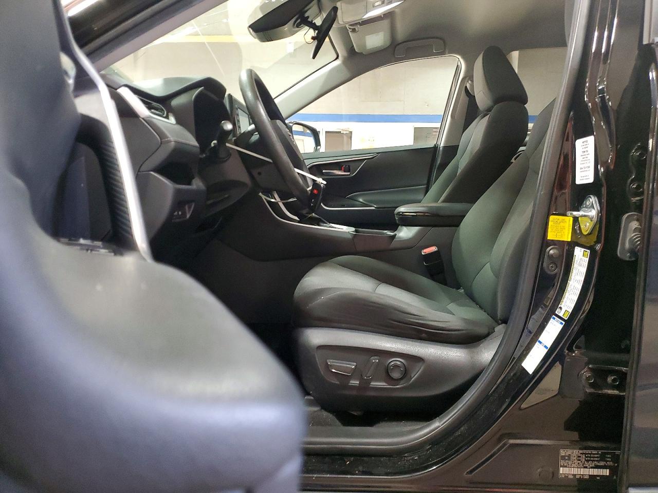 2022 TOYOTA RAV4 XLE photo 7