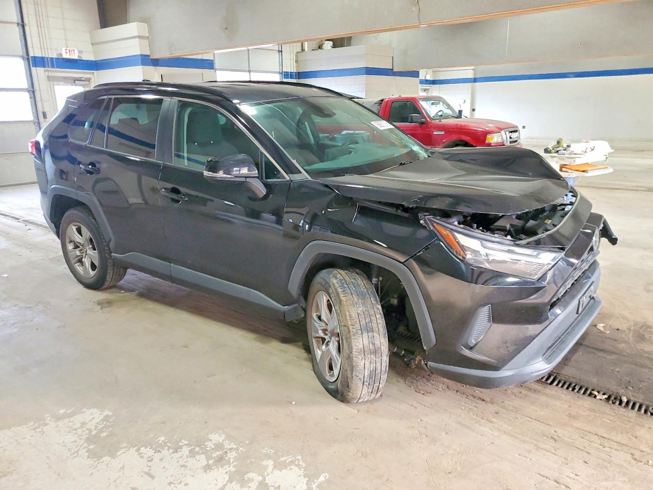 2022 TOYOTA RAV4 XLE photo 4