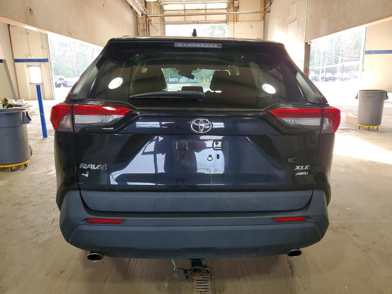 2022 TOYOTA RAV4 XLE photo 6