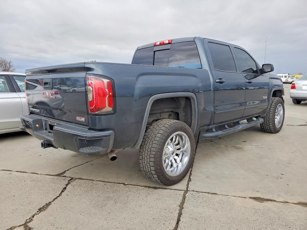 2017 GMC SIERRA K1500 SLT photo 3