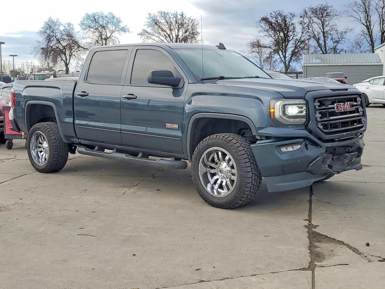 2017 GMC SIERRA K1500 SLT photo 4