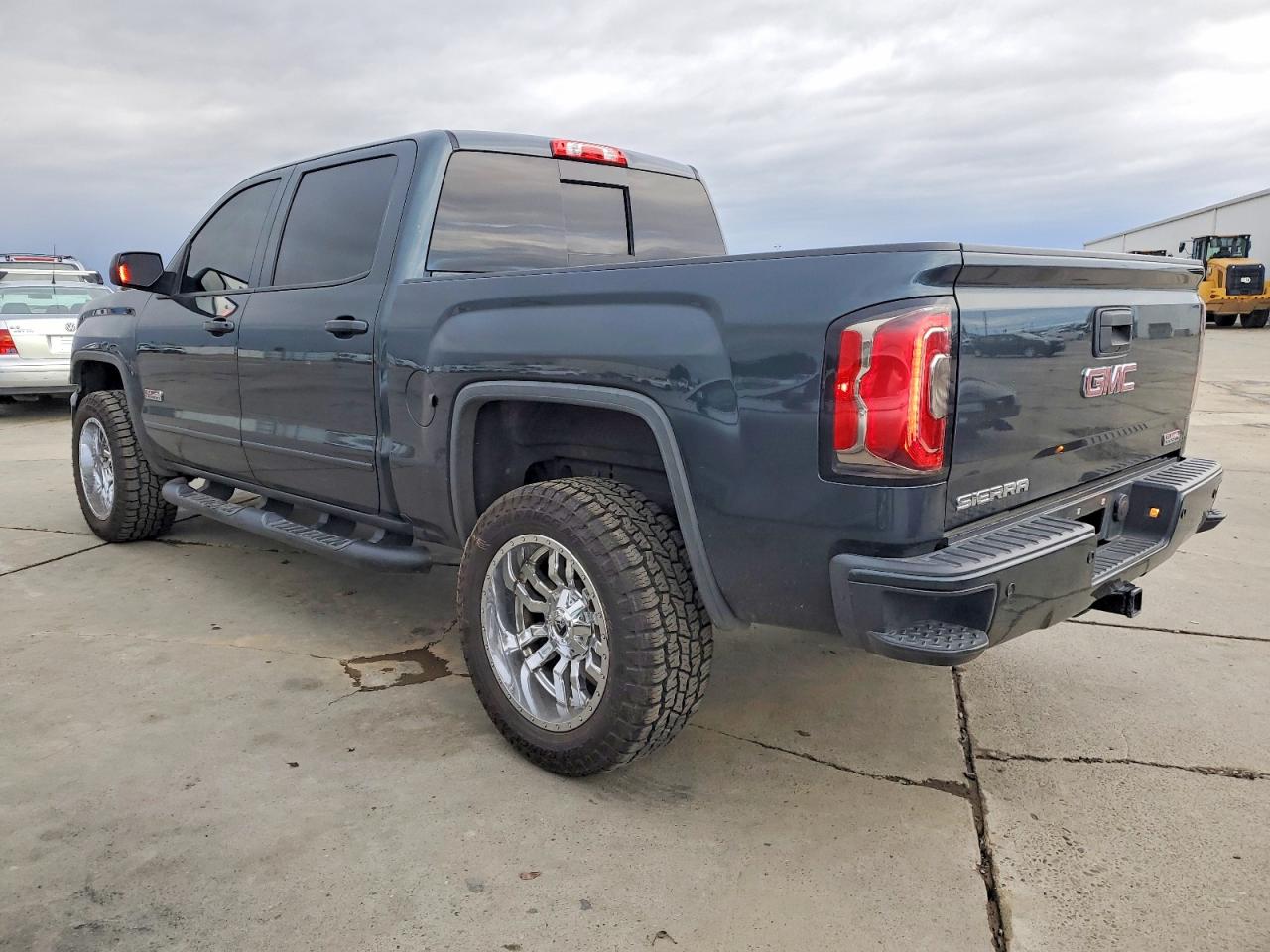 2017 GMC SIERRA K1500 SLT photo 2