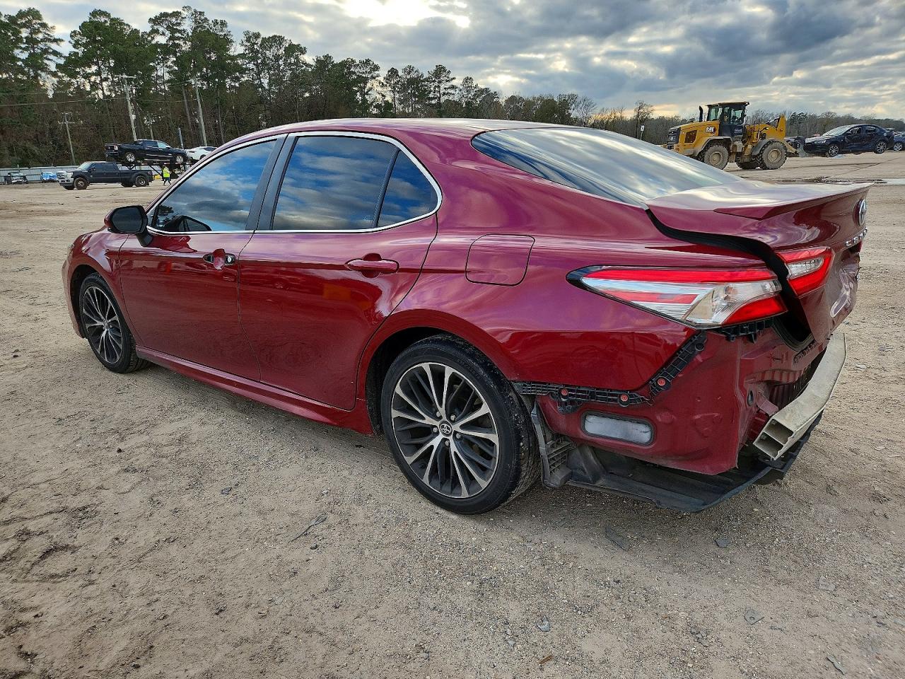 2018 TOYOTA CAMRY SE photo 3