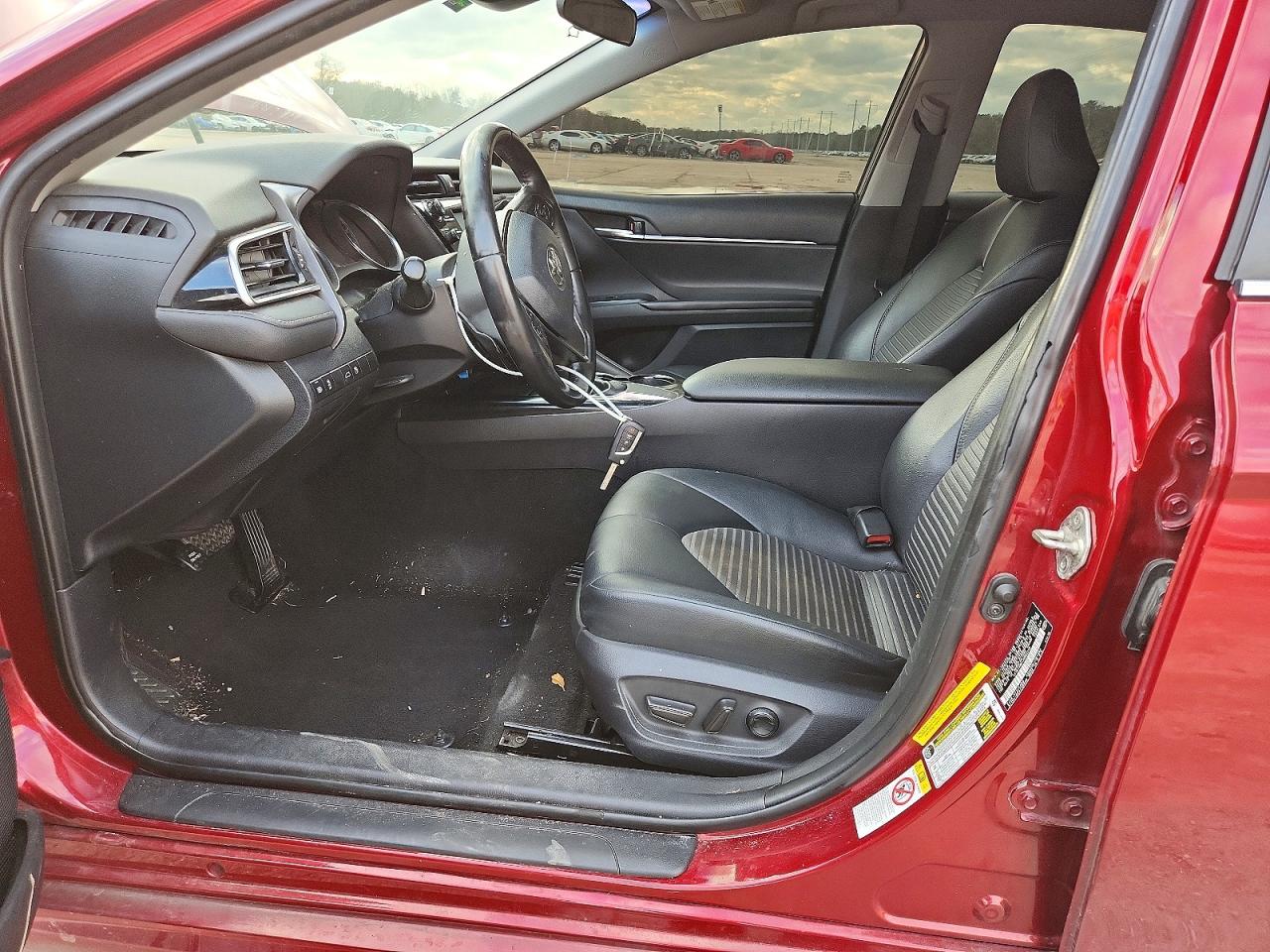 2018 TOYOTA CAMRY SE photo 13
