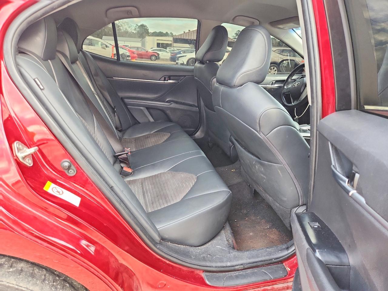 2018 TOYOTA CAMRY SE photo 19