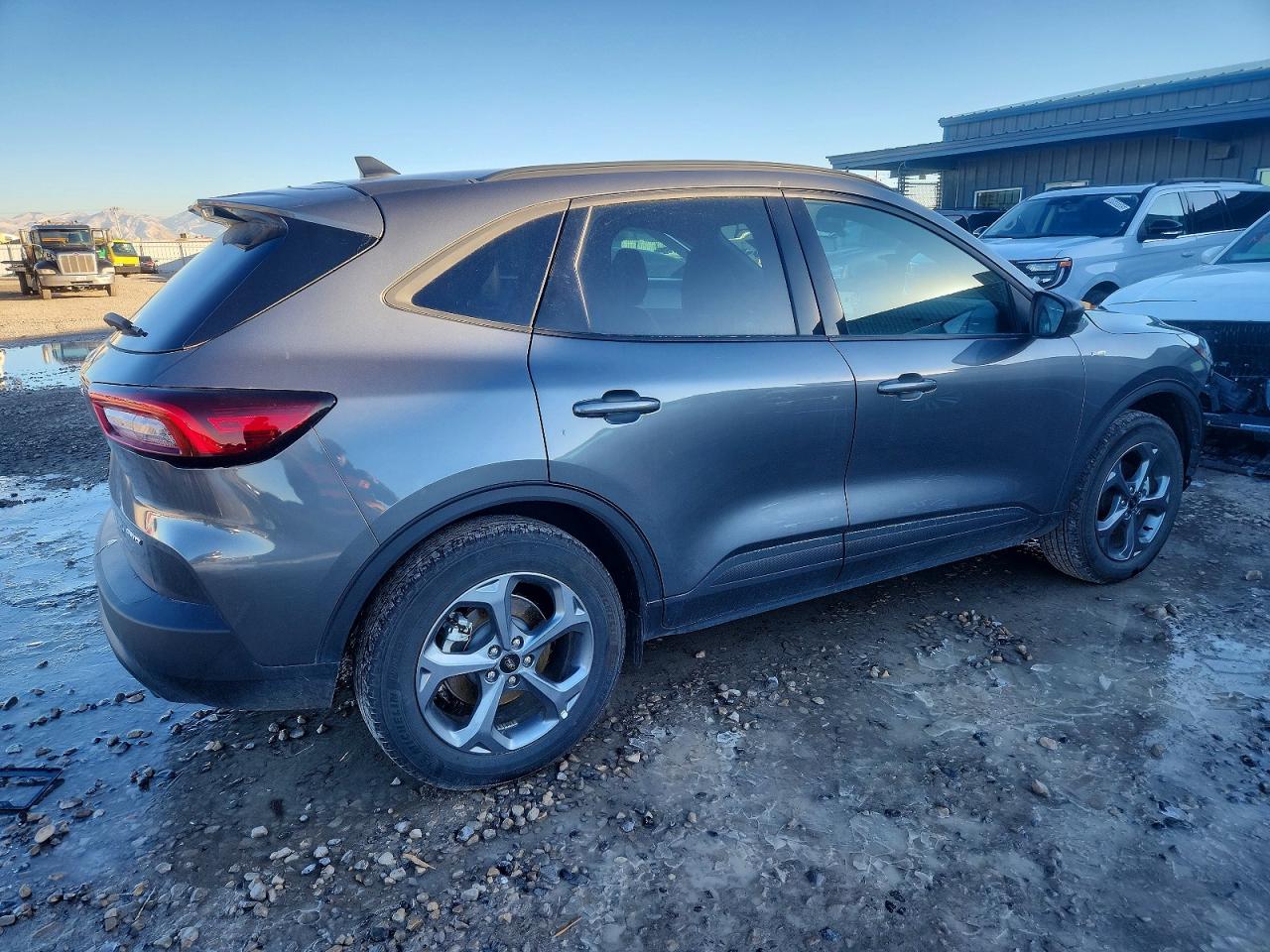 2025 FORD ESCAPE ST LINE photo 3