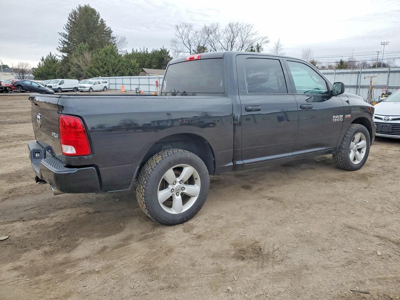 2015 RAM 1500 ST photo 3