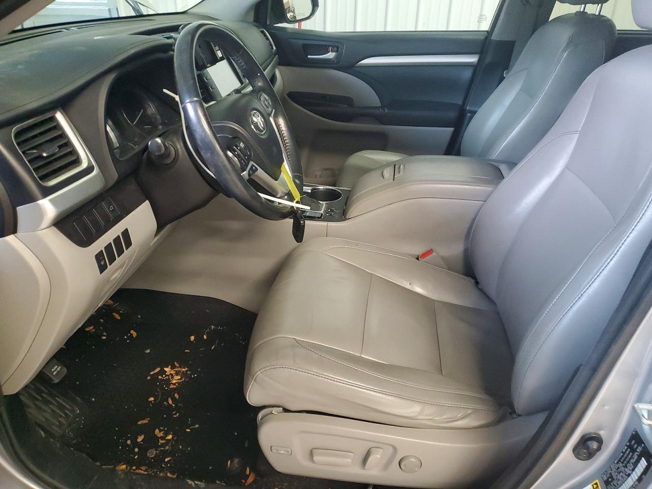 2014 TOYOTA HIGHLANDER XLE photo 7
