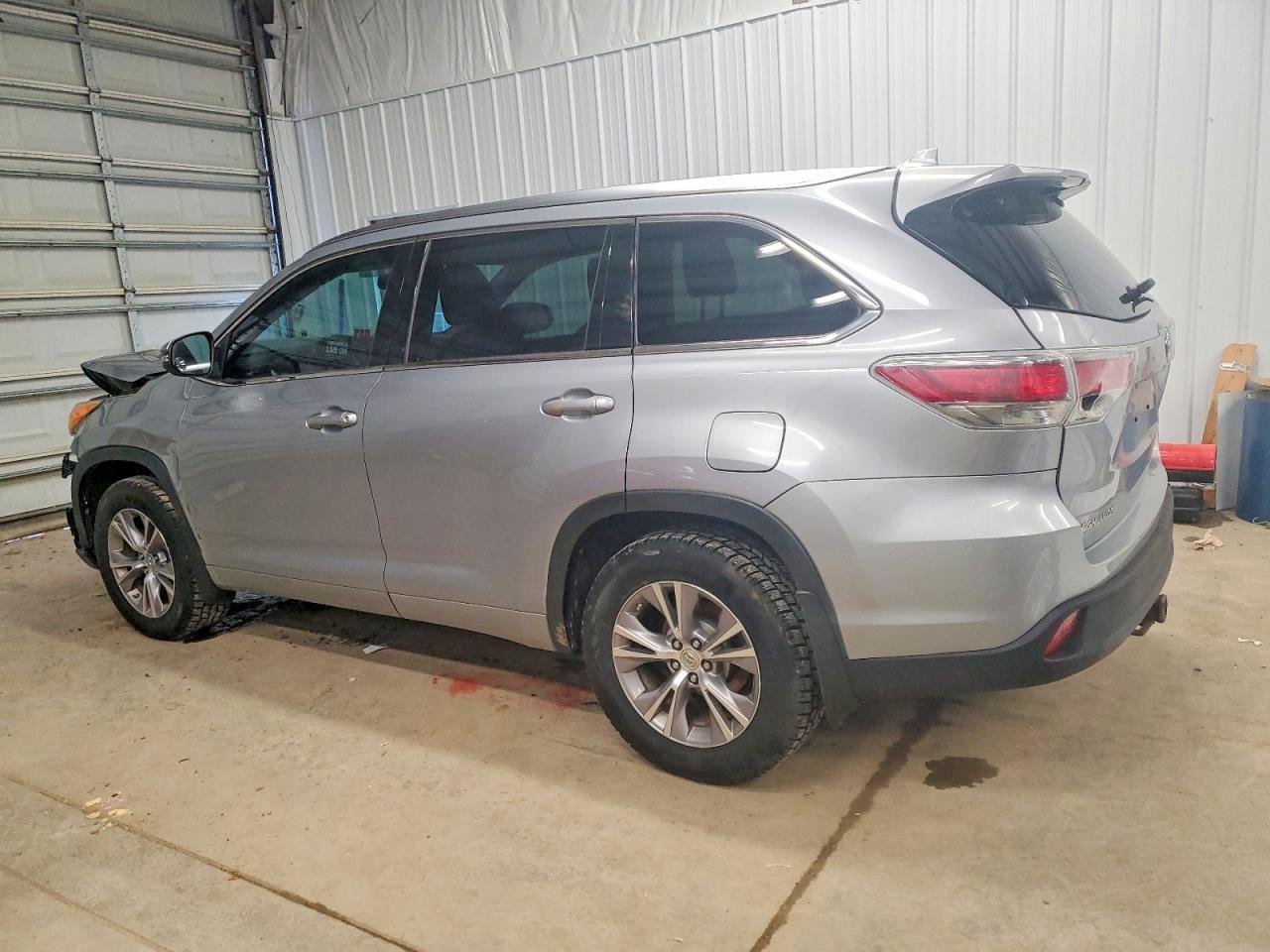 2014 TOYOTA HIGHLANDER XLE photo 2