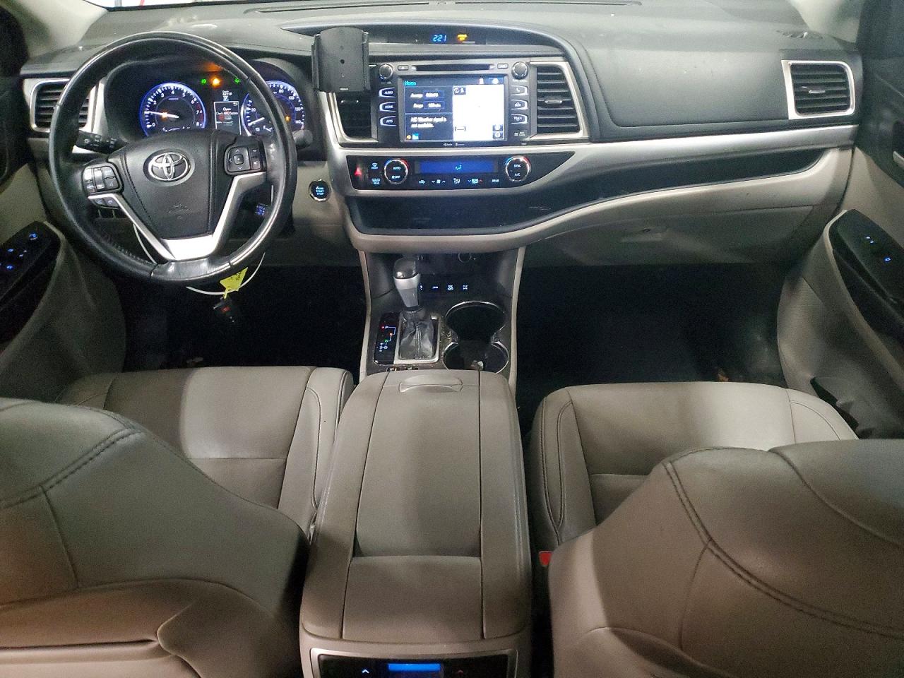 2014 TOYOTA HIGHLANDER XLE photo 8