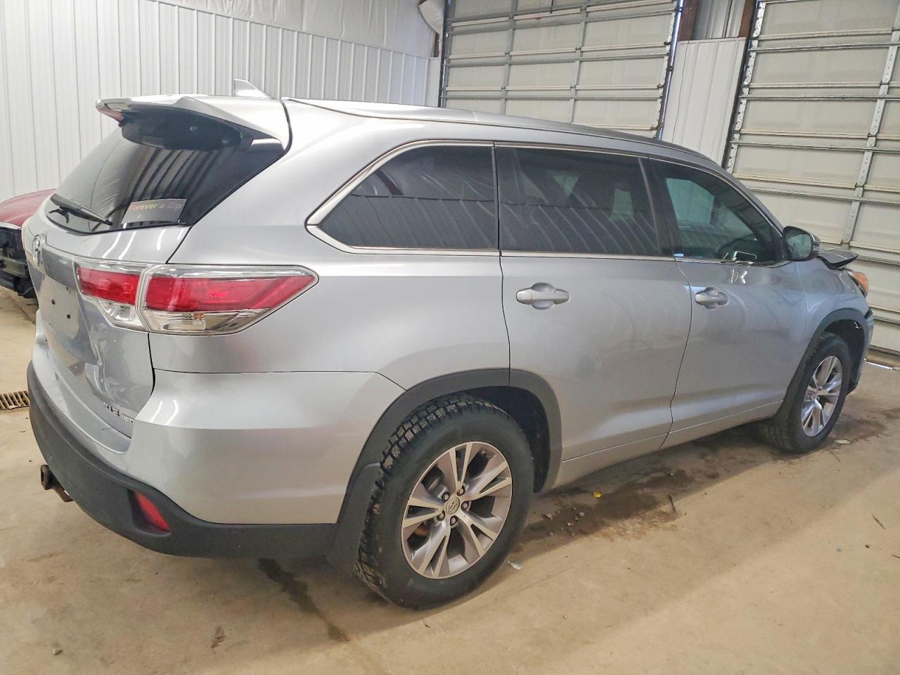 2014 TOYOTA HIGHLANDER XLE photo 3