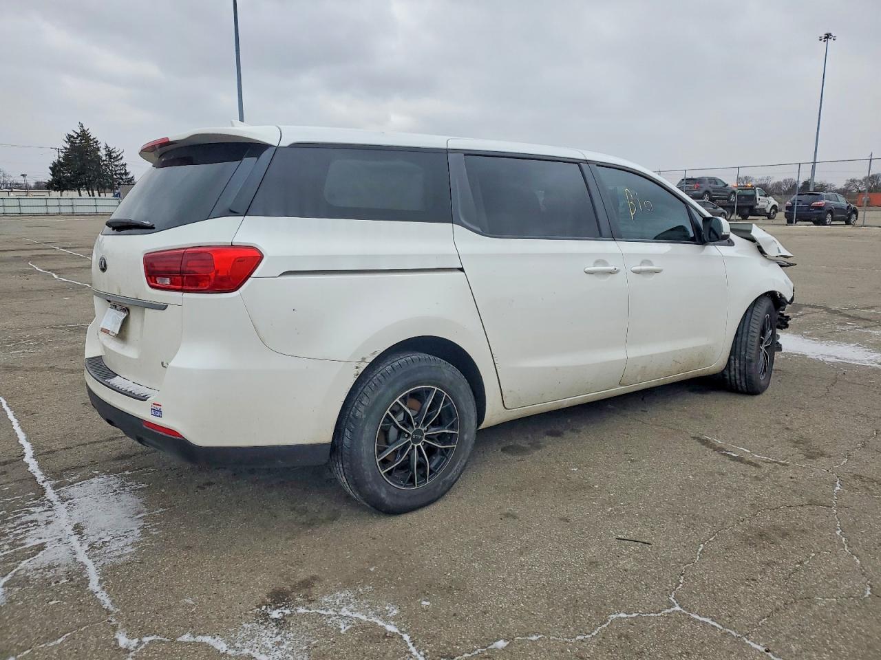 2019 KIA SEDONA LX photo 3