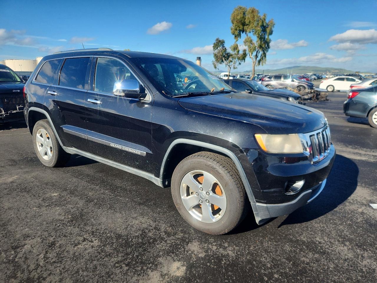 2012 JEEP GRAND CHEROKEE LIMITED photo 4