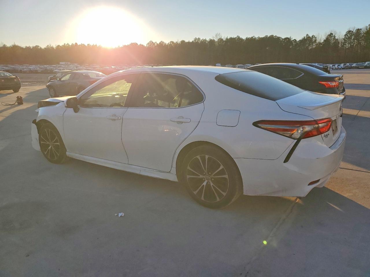 2018 TOYOTA CAMRY L photo 2