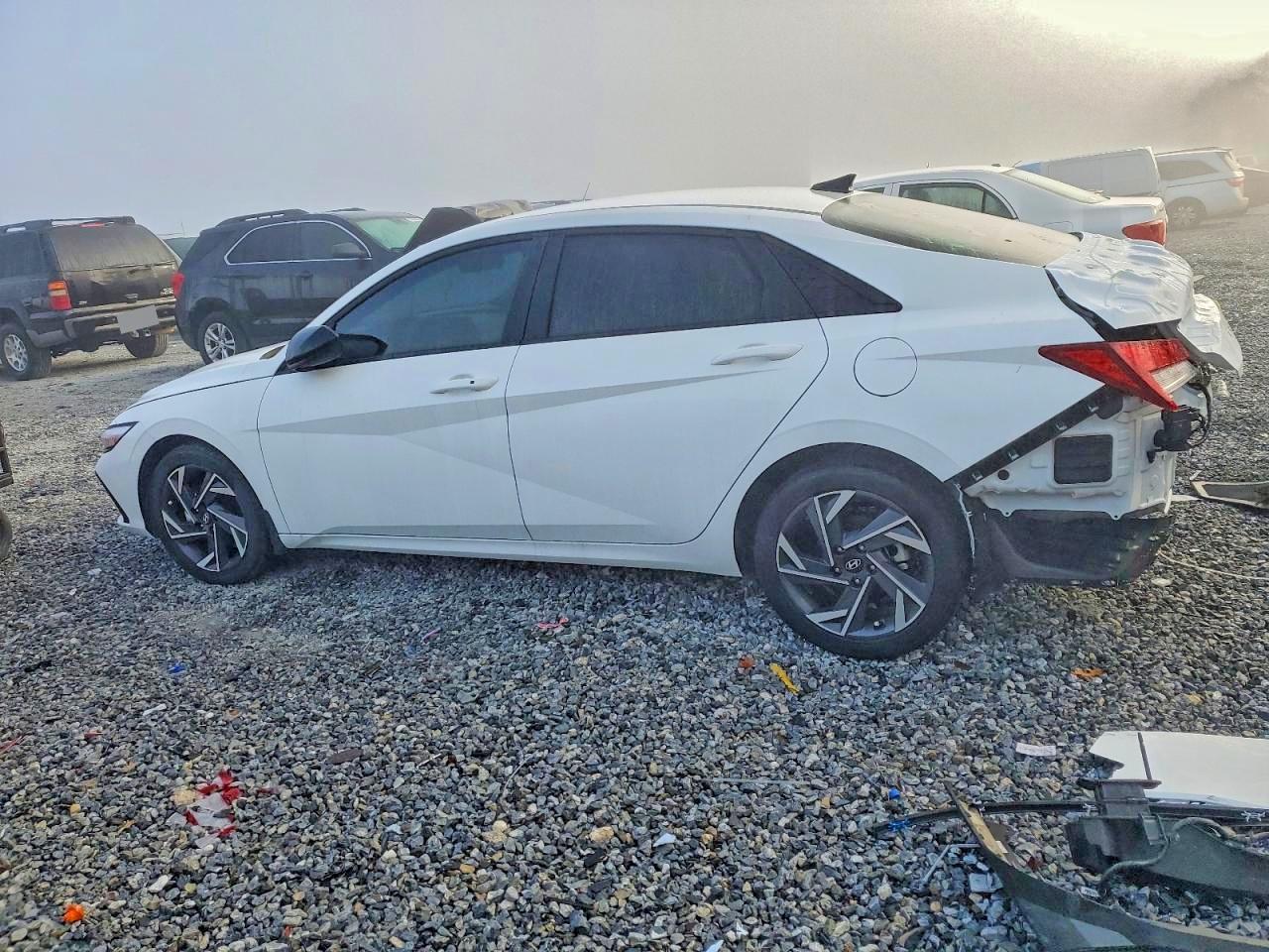 2025 HYUNDAI ELANTRA SEL SPORT photo 2