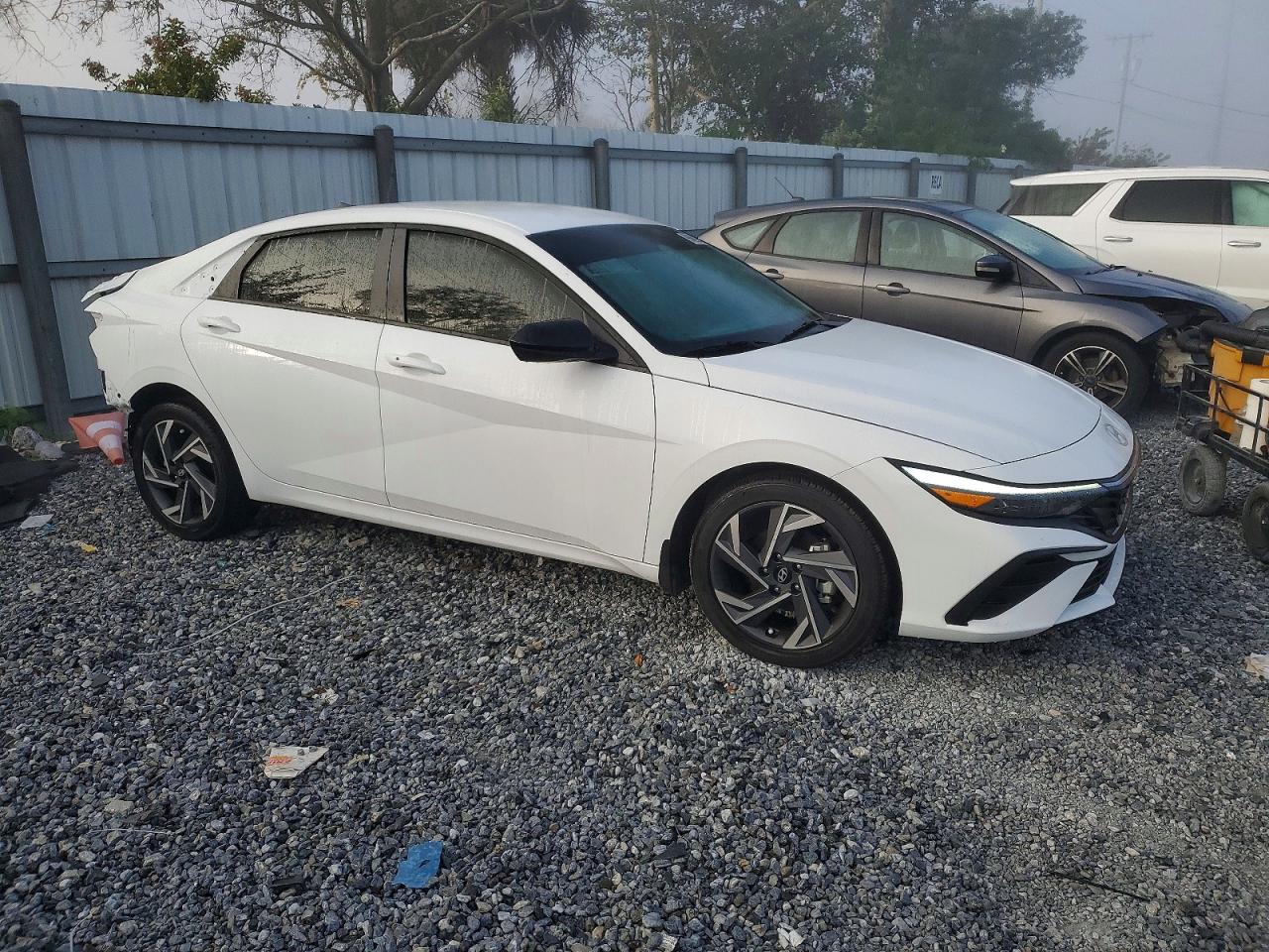 2025 HYUNDAI ELANTRA SEL SPORT photo 4