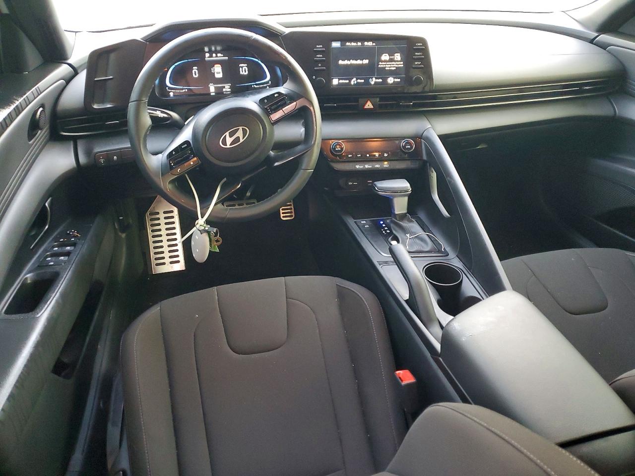 2025 HYUNDAI ELANTRA SEL SPORT photo 8