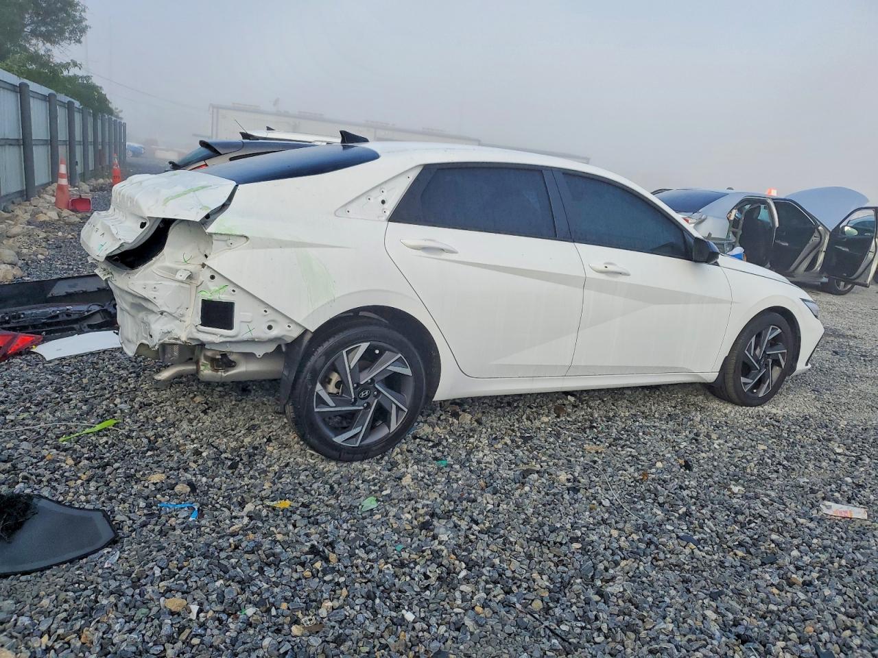 2025 HYUNDAI ELANTRA SEL SPORT photo 3