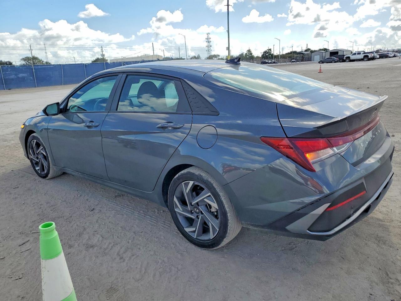 2025 HYUNDAI ELANTRA SEL SPORT photo 2