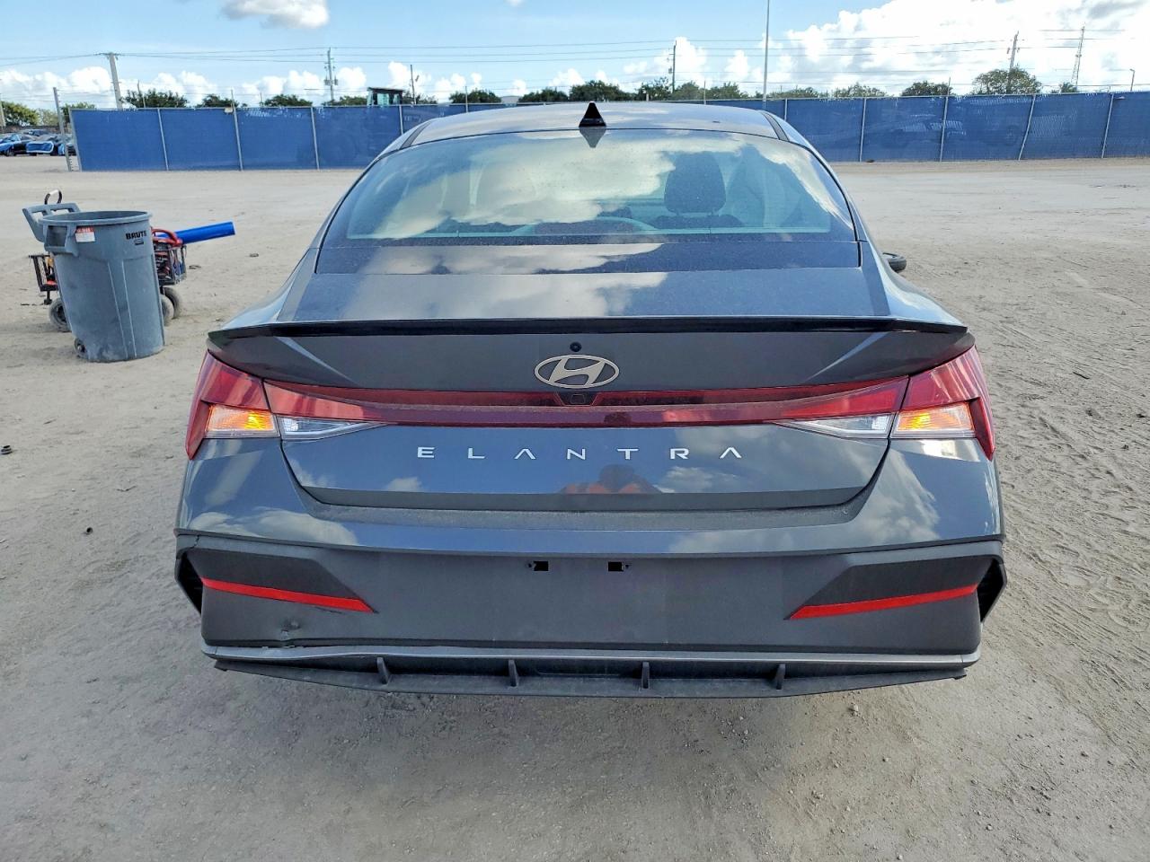 2025 HYUNDAI ELANTRA SEL SPORT photo 6