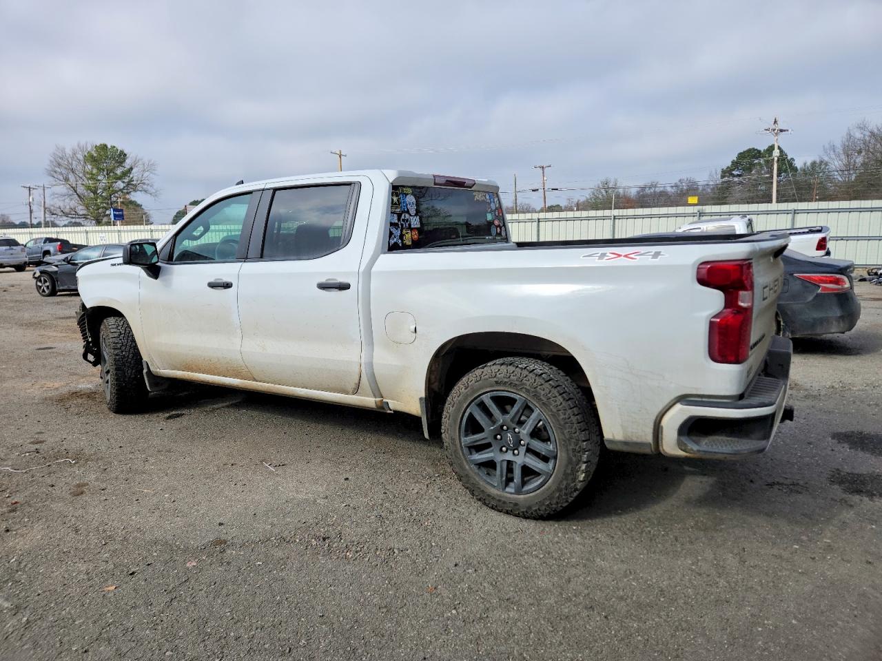 2024 CHEVROLET SILVERADO K1500 CUSTOM photo 2