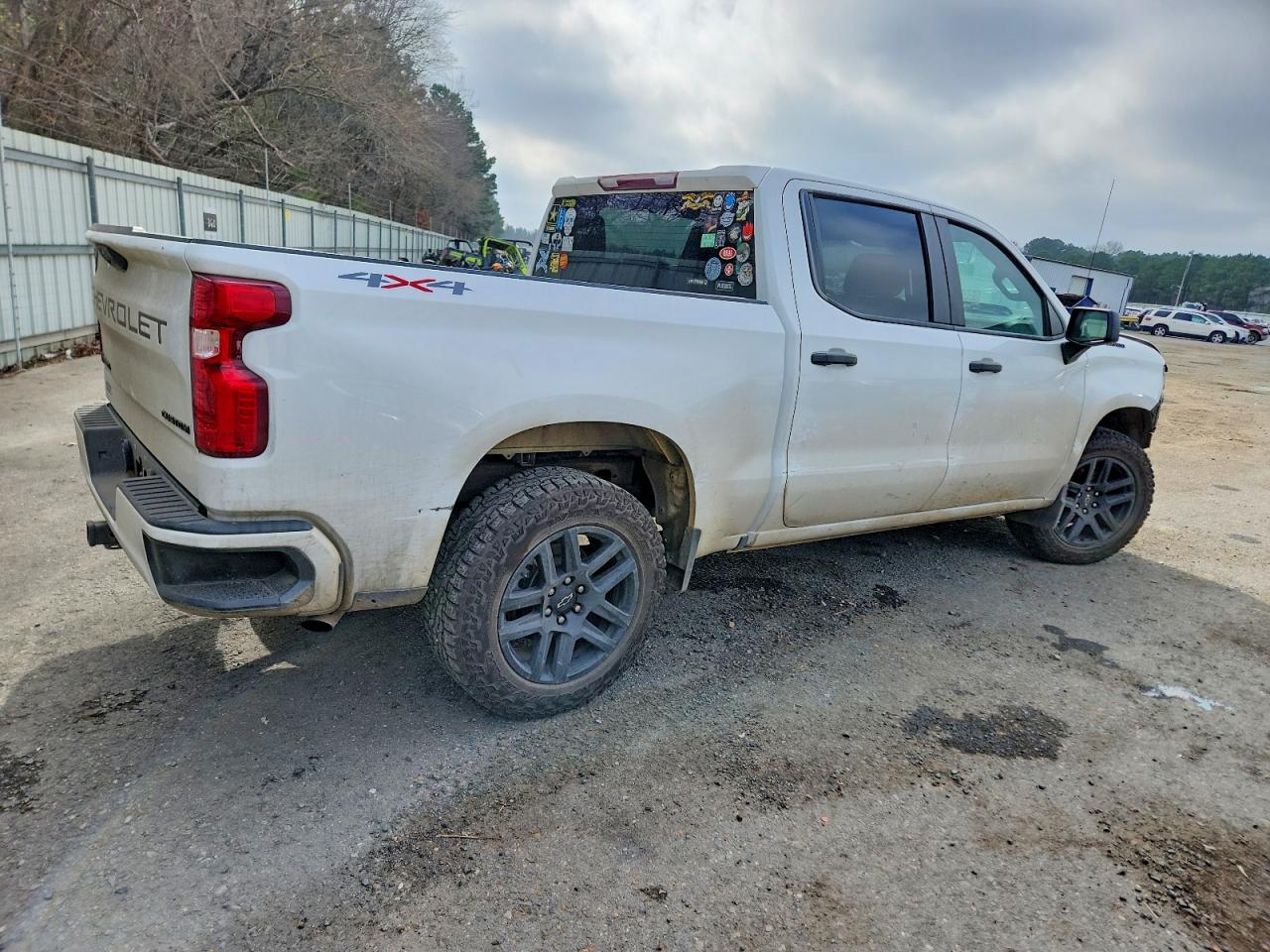 2024 CHEVROLET SILVERADO K1500 CUSTOM photo 3